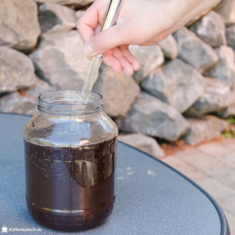 Cold Brew Anleitung gut umrühren Cold Brew Kaffee Anleitung gut umrühren