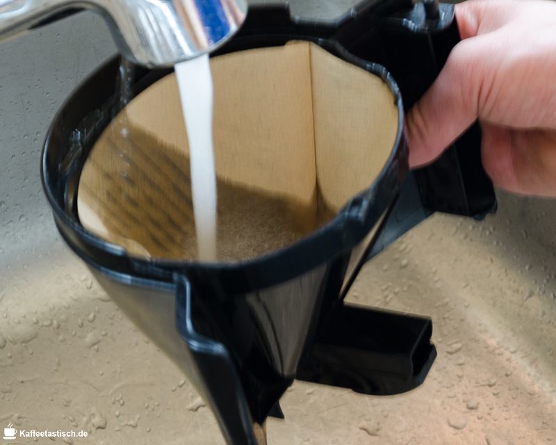 Kaffee kochen Anleitung Filterkaffeemaschine papierfilter ausspülen Filterkaffee kochen Anleitung Filterkaffeemaschine papierfilter ausspülen